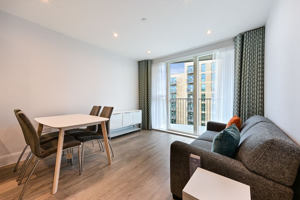 Property photo 3 of 10 Living