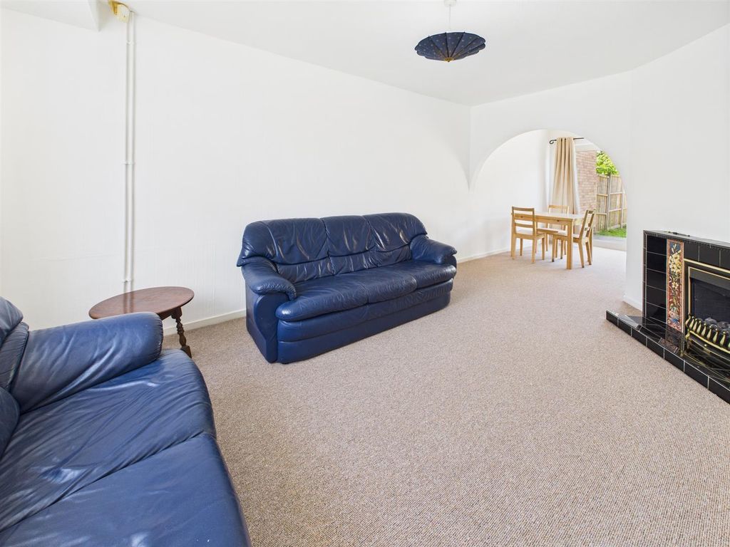 Property photo 3 of 14 Lounge