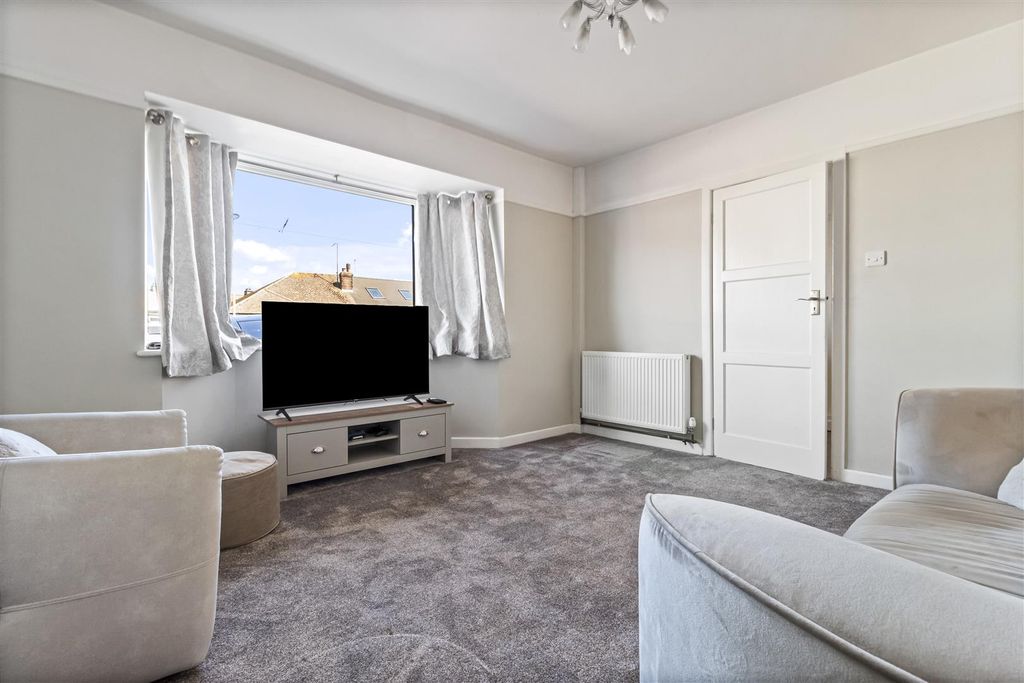Property photo 2 of 17 47 Cranleigh Road-001.Jpg