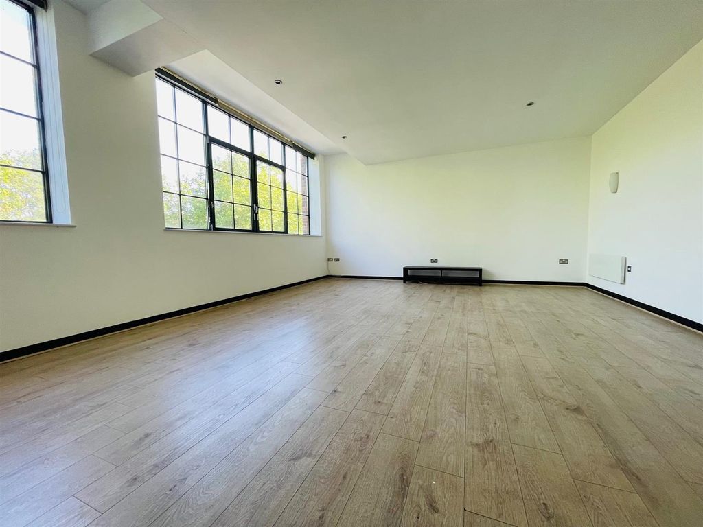Property photo 1 of 5 Lounge