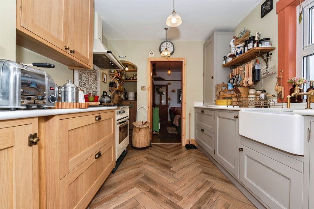 Property photo 2 of 18