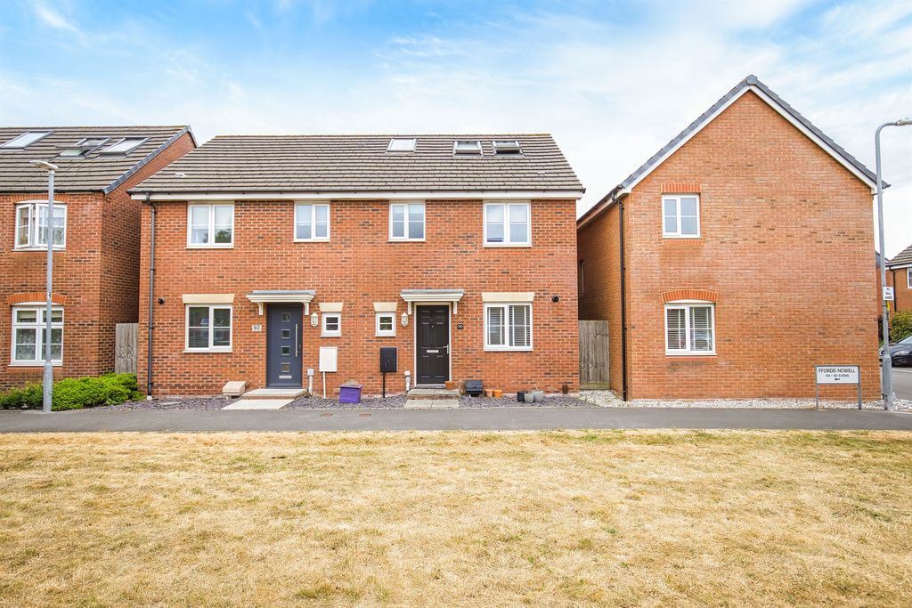 Property photo 1 of 33
