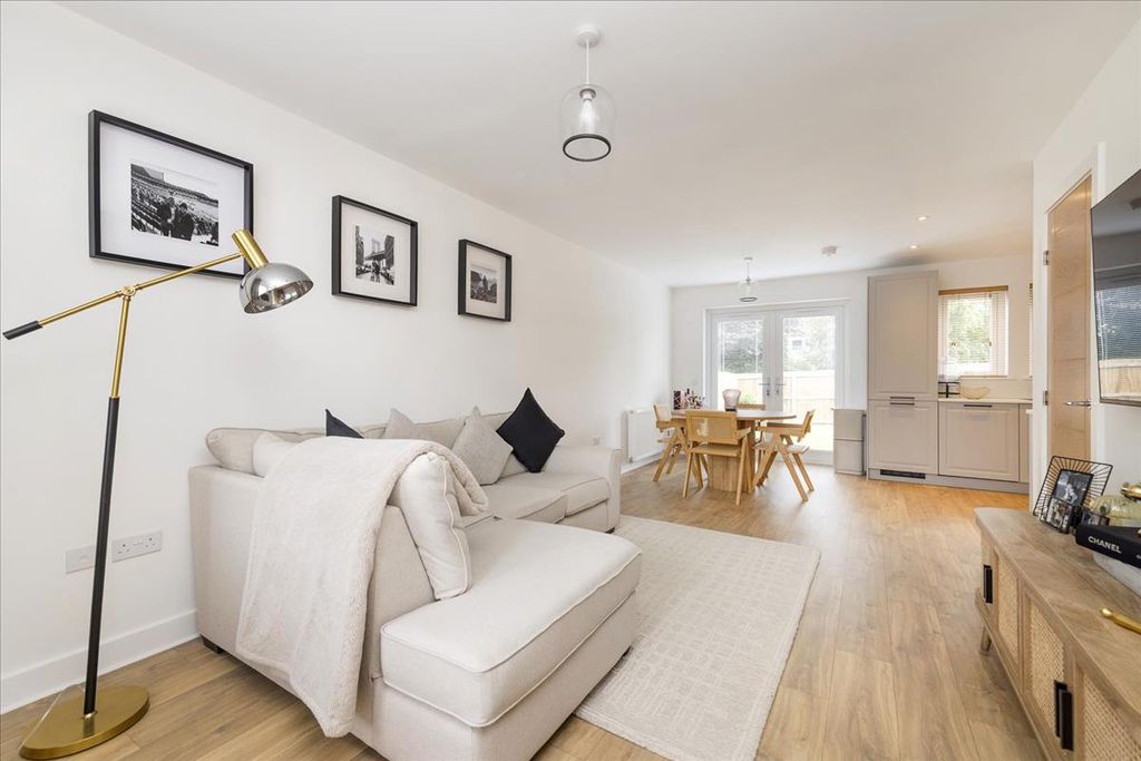 Property photo 2 of 31