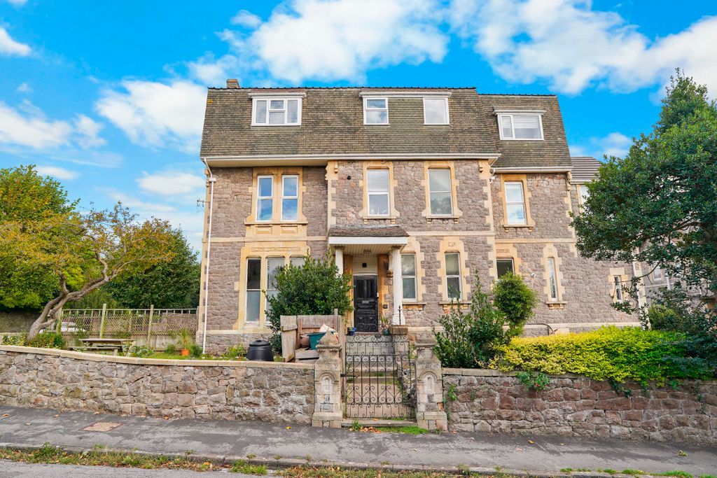 Property photo 2 of 50