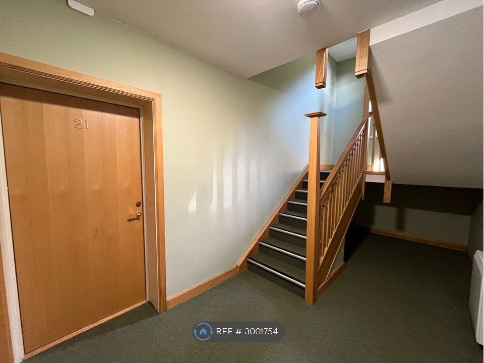 Property photo 3 of 10 Communal Entrance