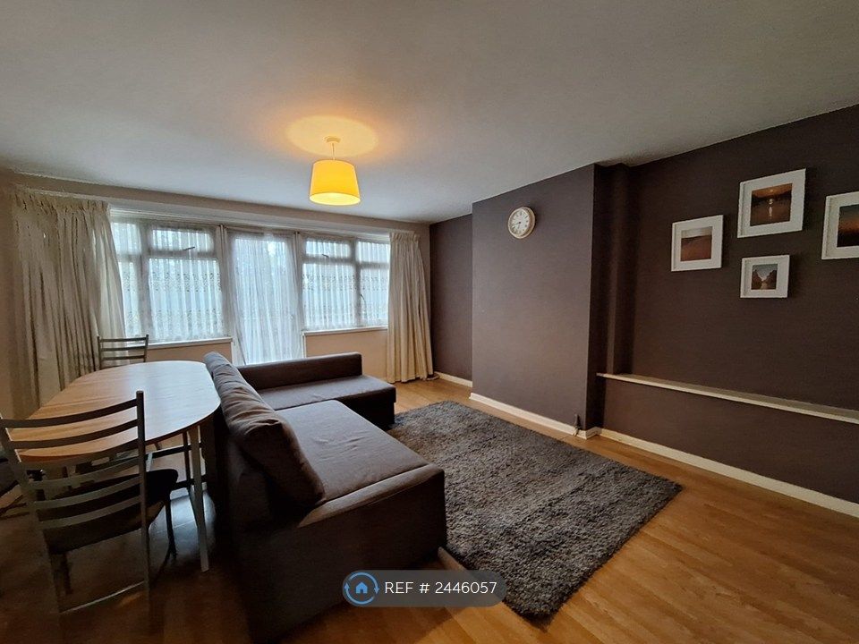 Property photo 1 of 13 Living Room