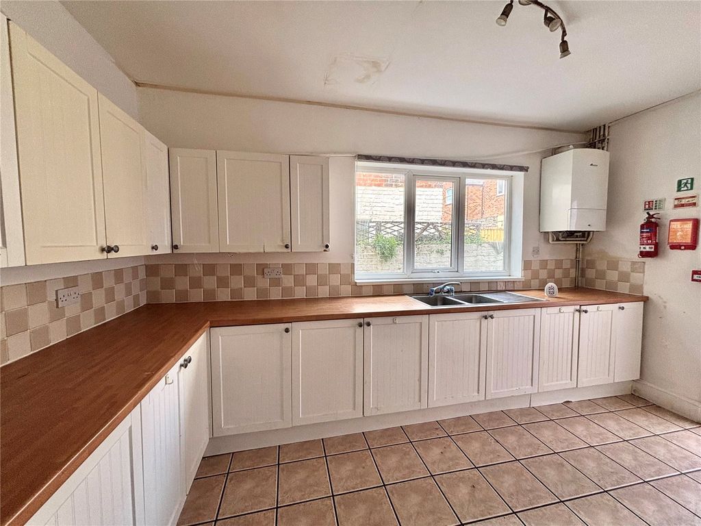 Property photo 3 of 11 Picture No. 12