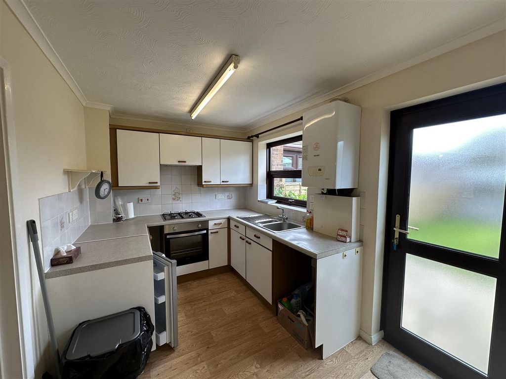 Property photo 3 of 7 Wilton Way Kitchen.Jpeg