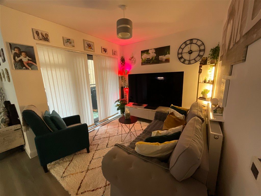 Property photo 2 of 8 Lounge