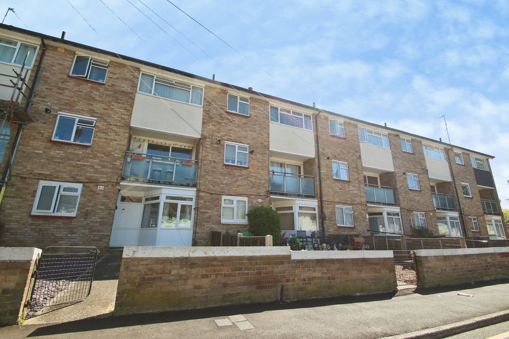 Property photo 1 of 12