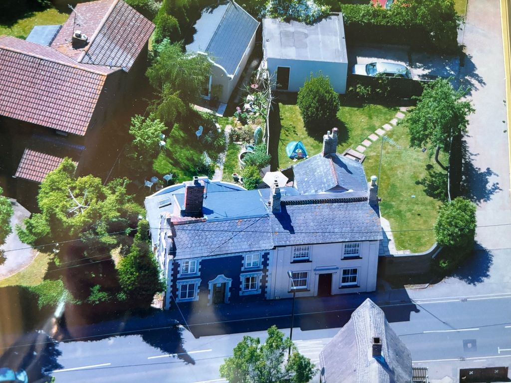 Property photo 2 of 11