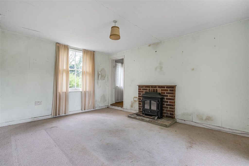 Property photo 3 of 17 6_81167.Jpg
