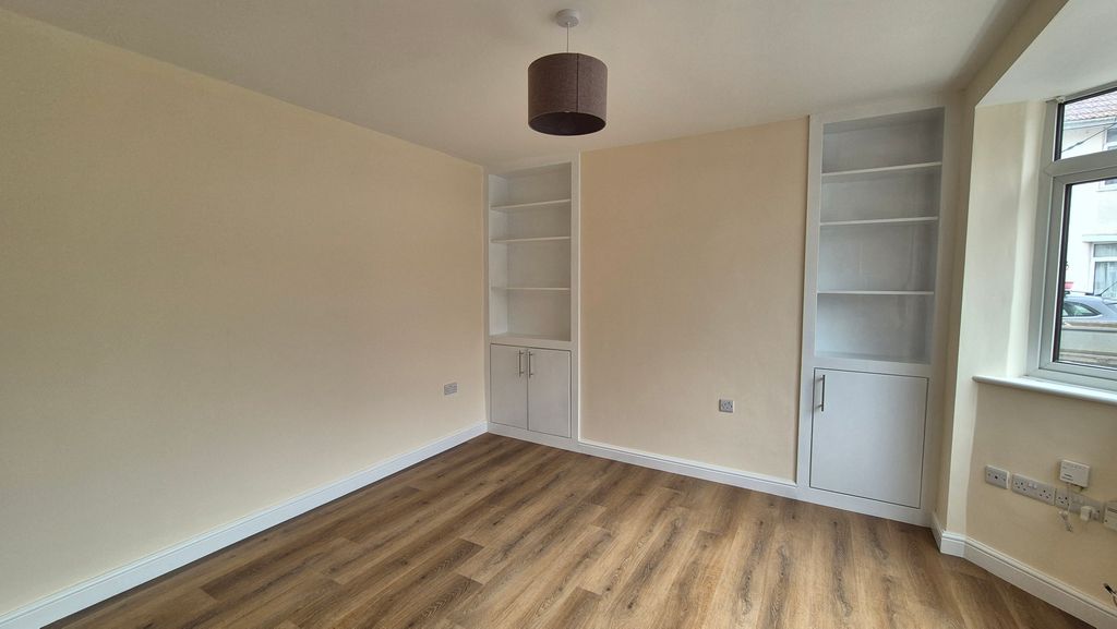 Property photo 3 of 23