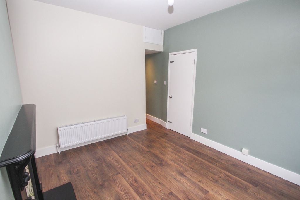 Property photo 3 of 11 4665412
