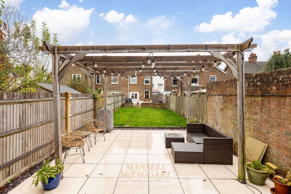 Property photo 3 of 25