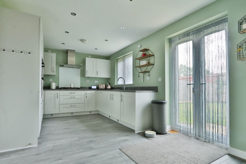 Property photo 3 of 17 4402315