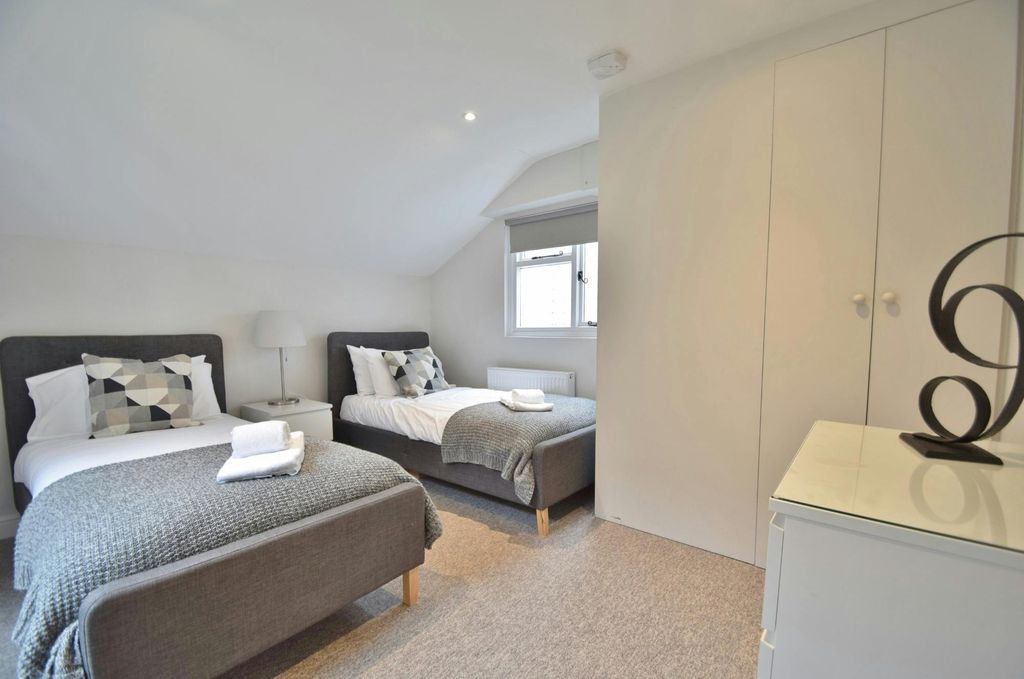 Property photo 3 of 6 Image 3