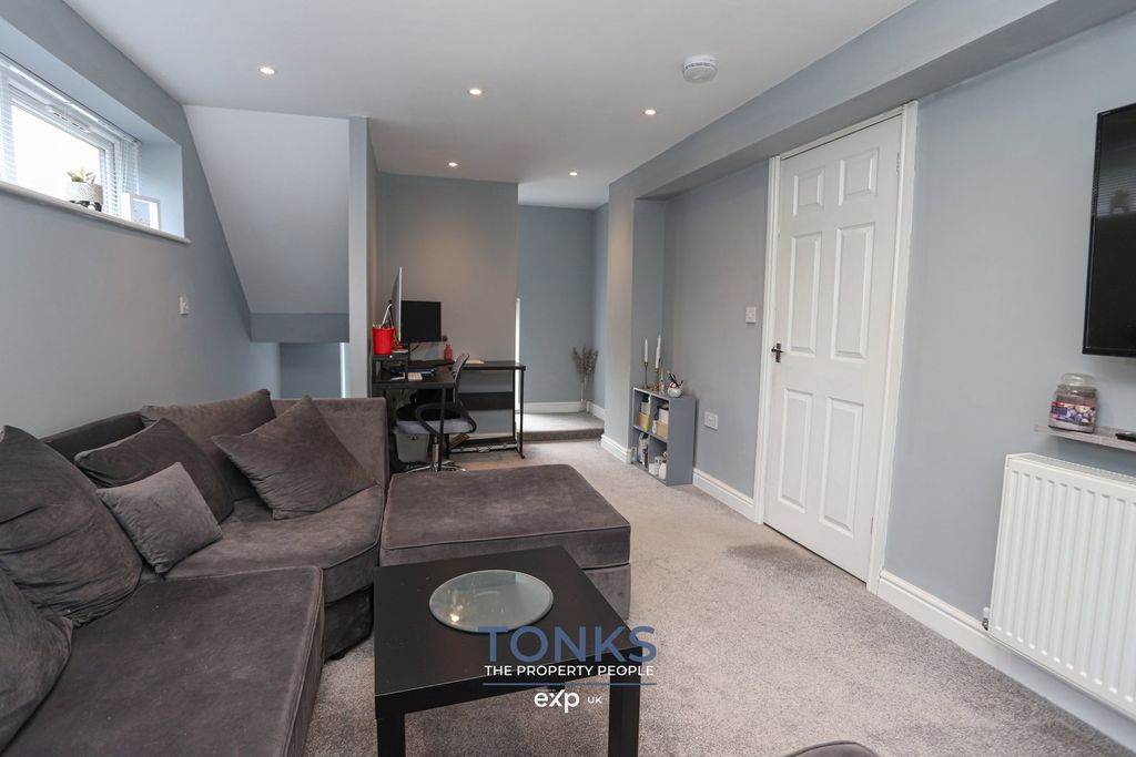 Property photo 2 of 40