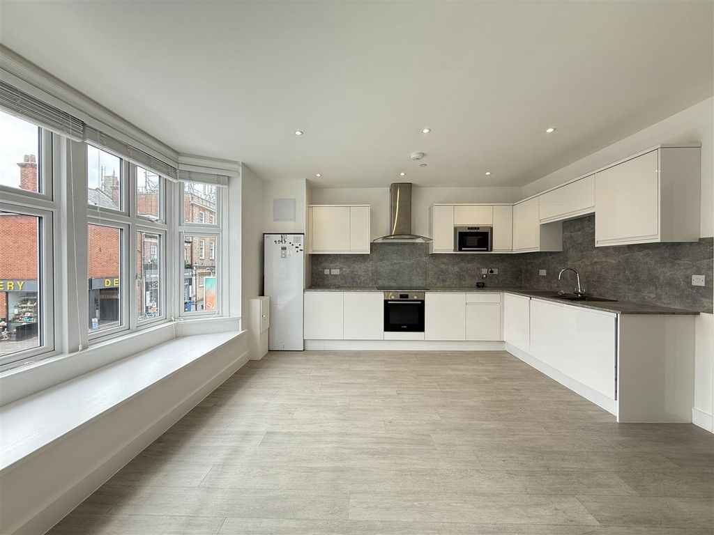 Property photo 3 of 10 Kitchen/Lounge 2