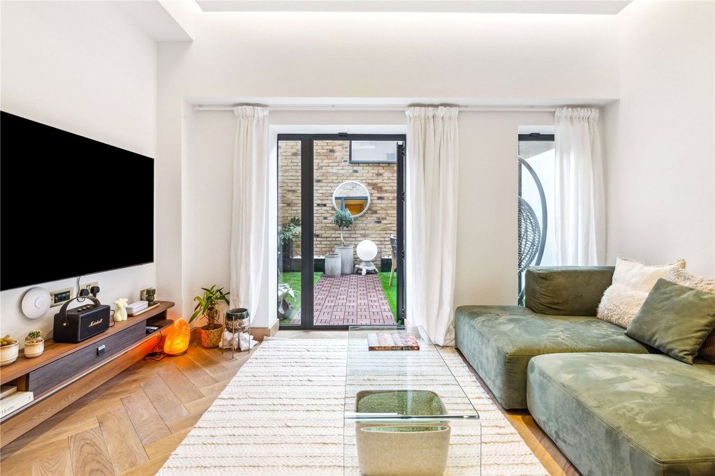 Property photo 3 of 10 A08J300000Arc0Riav_Mas250003_03.Jpg