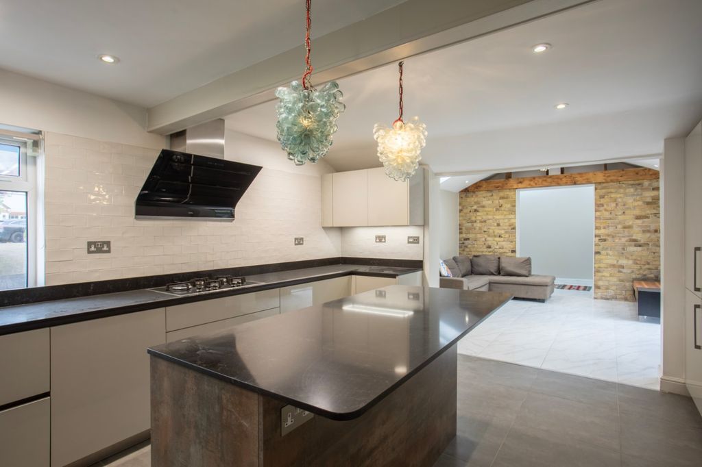 Property photo 2 of 17 Picture No. 06