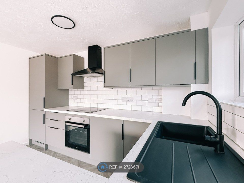 Property photo 1 of 10 Kitchen