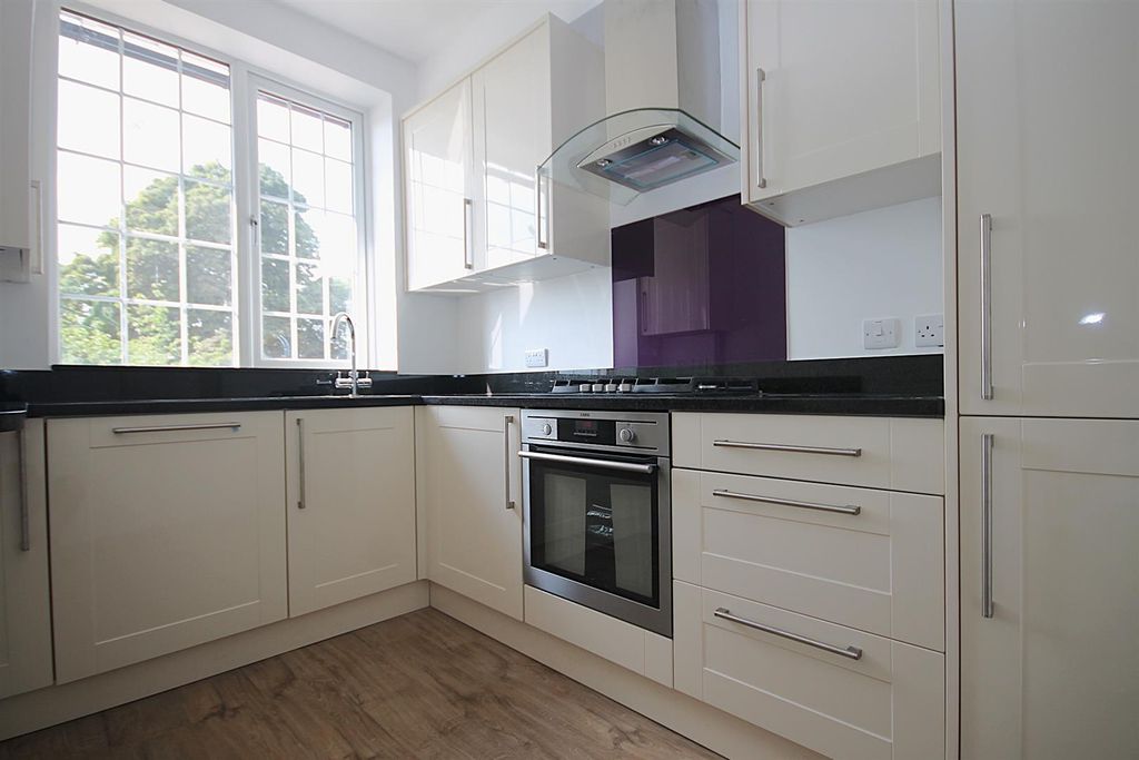 Property photo 3 of 9 =