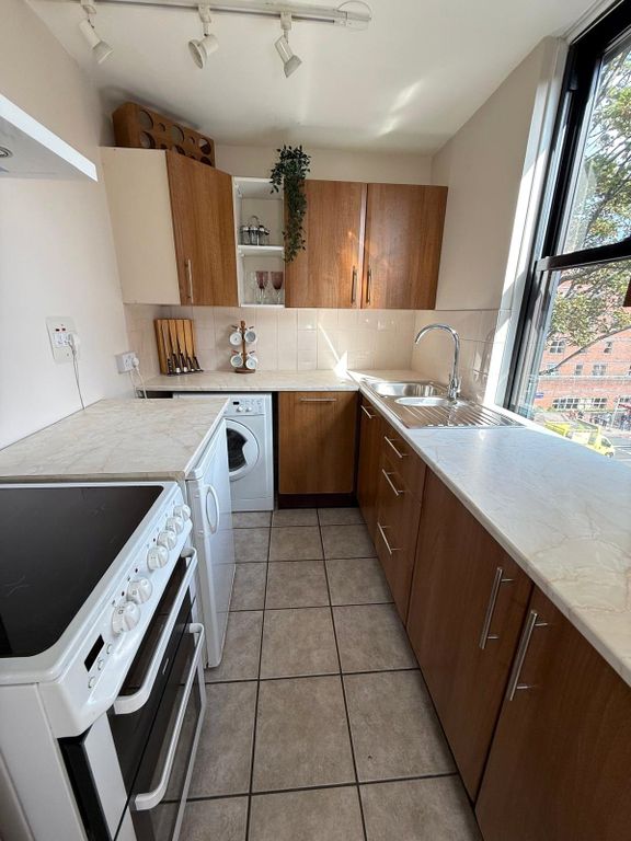 Property photo 2 of 8 Kitchen