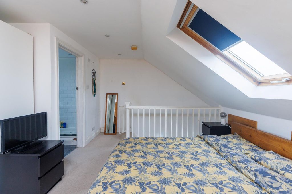 Property photo 3 of 31 18 Camerton Road-1.Jpg
