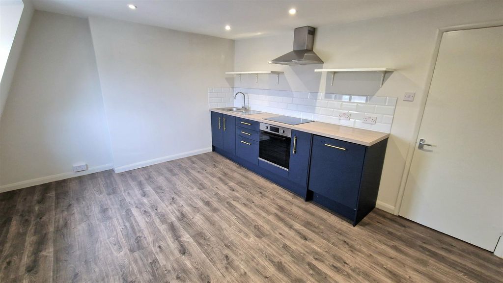 Property photo 3 of 7 Kitchen
