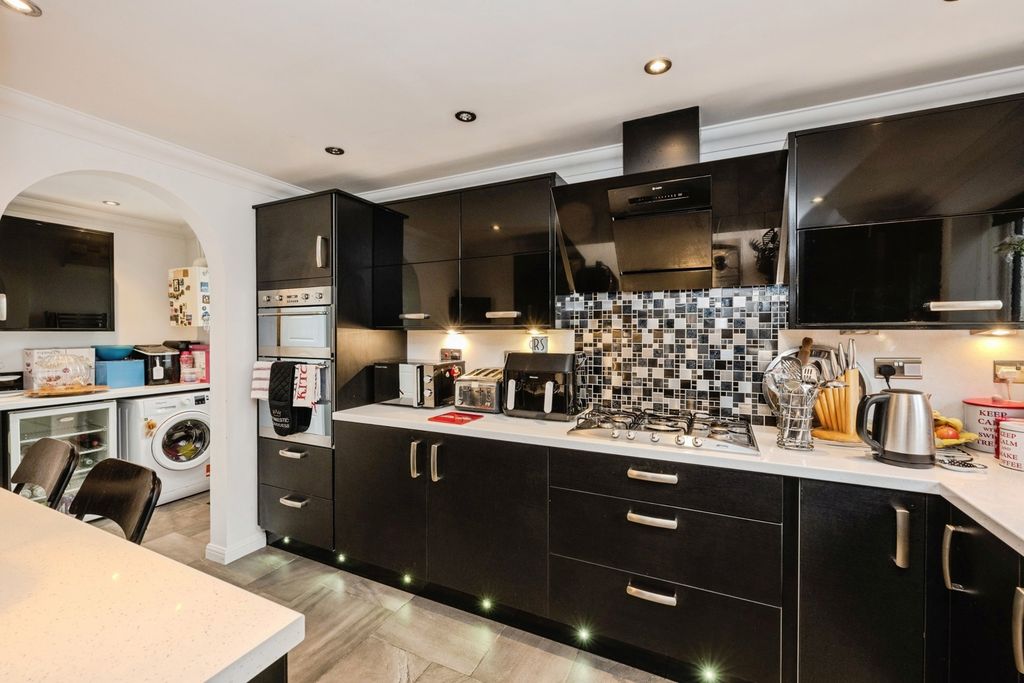 Property photo 3 of 22 Pbox-Img.Jpg