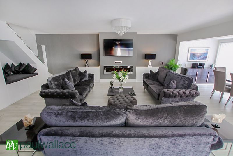 Property photo 2 of 32 Lounge