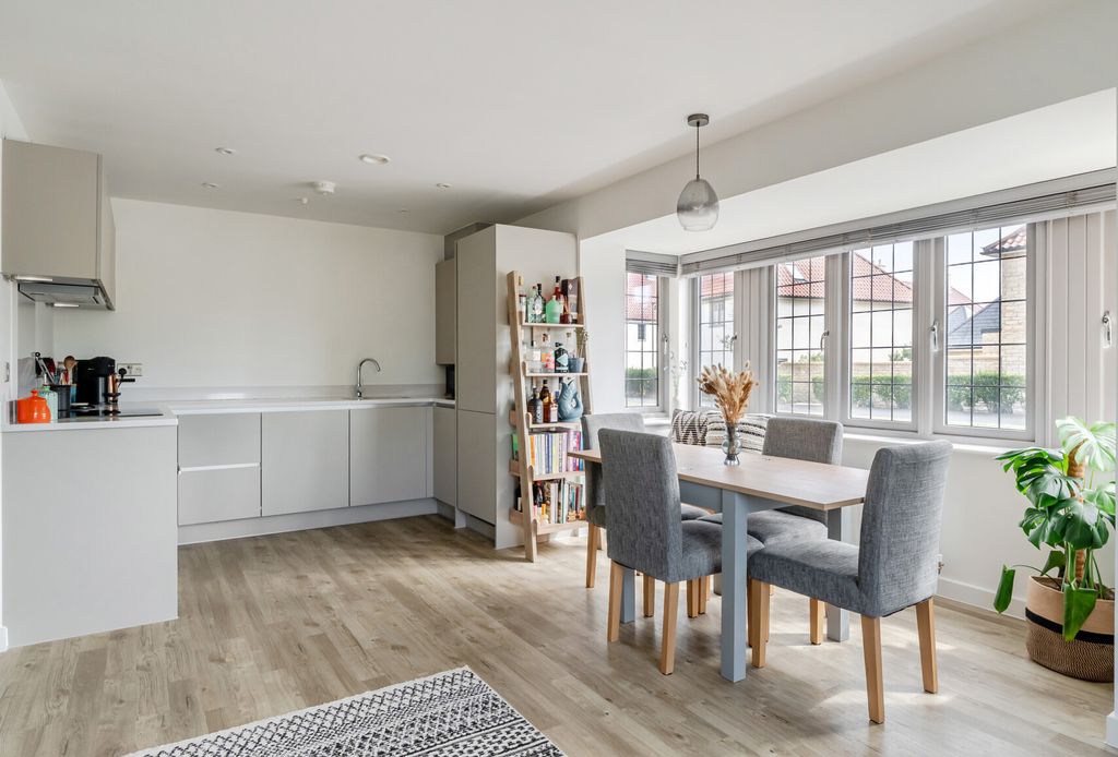 Property photo 2 of 11 Kitchen Dining Space