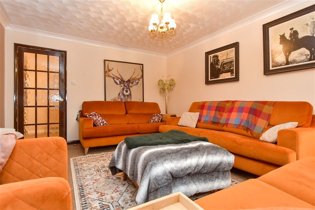 Property photo 2 of 13 Lounge