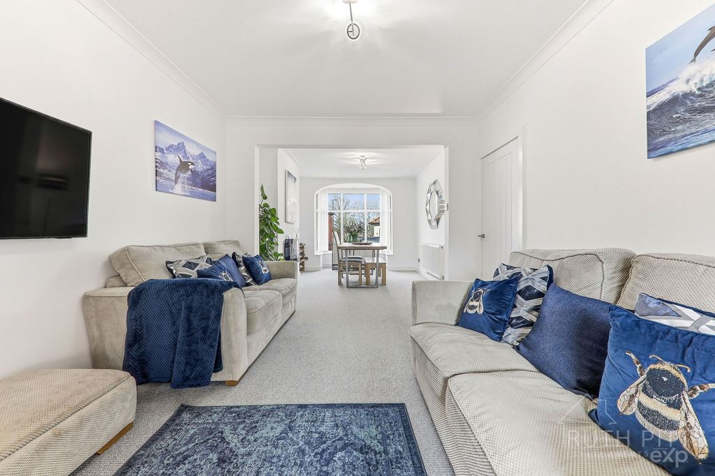 Property photo 2 of 33