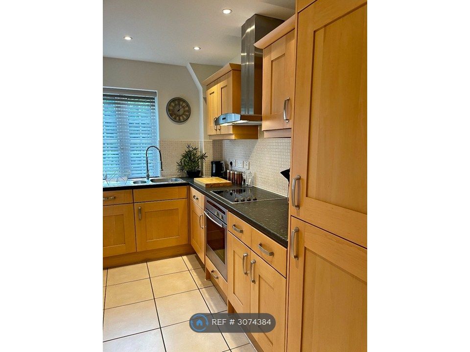 Property photo 3 of 6 Kitchen