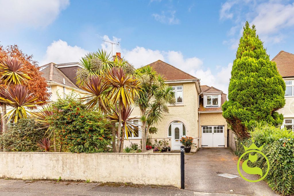 Property photo 2 of 28