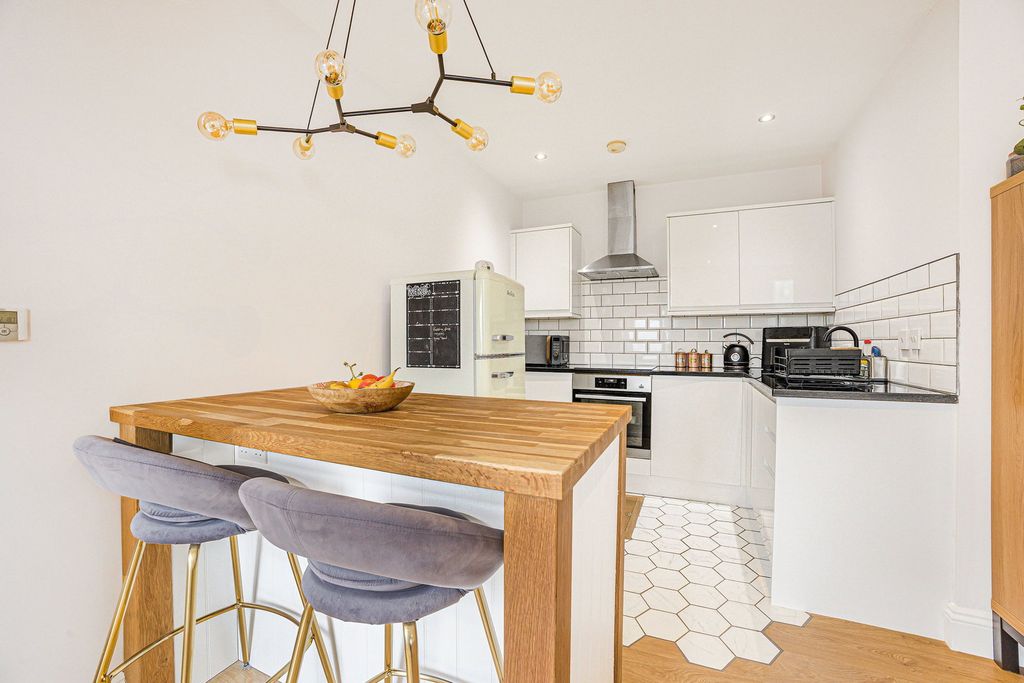 Property photo 3 of 39