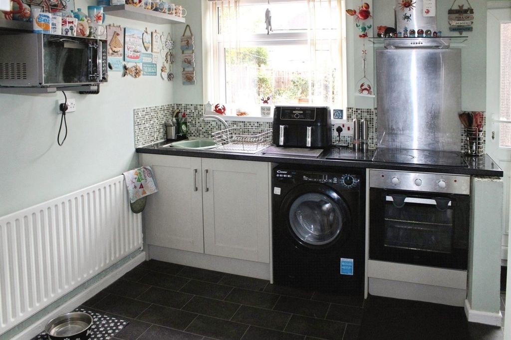 Property photo 2 of 17 Fitted Kitchen