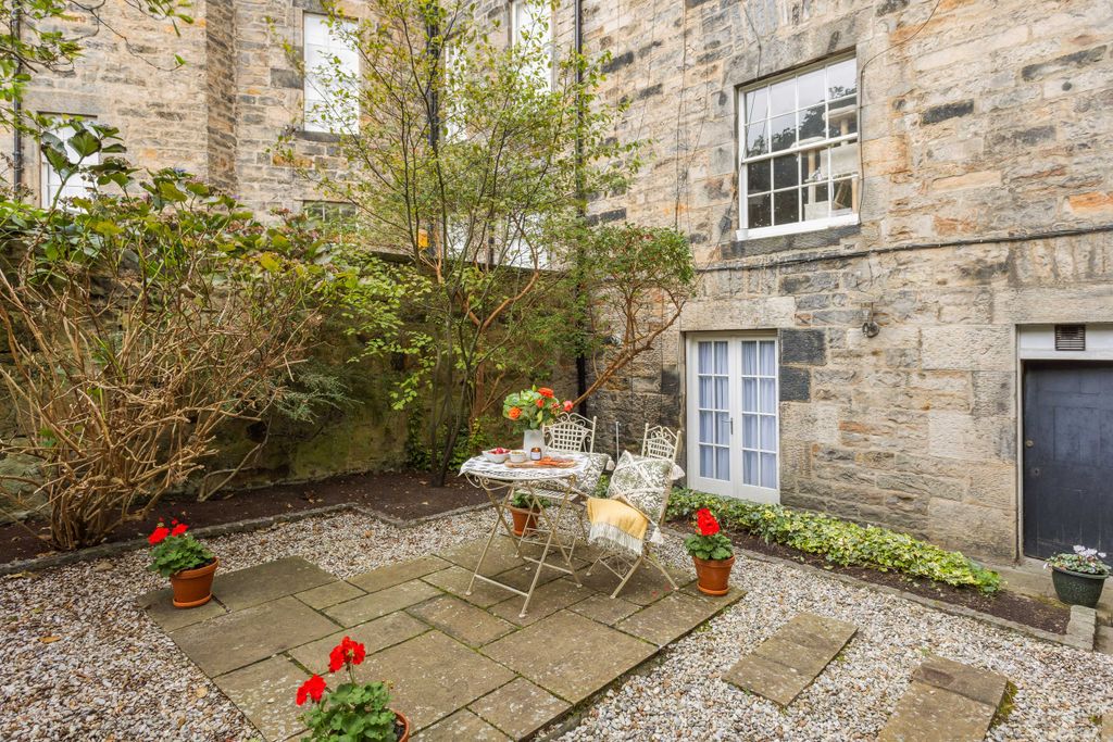 Property photo 1 of 28 4B North East Circus Place 29