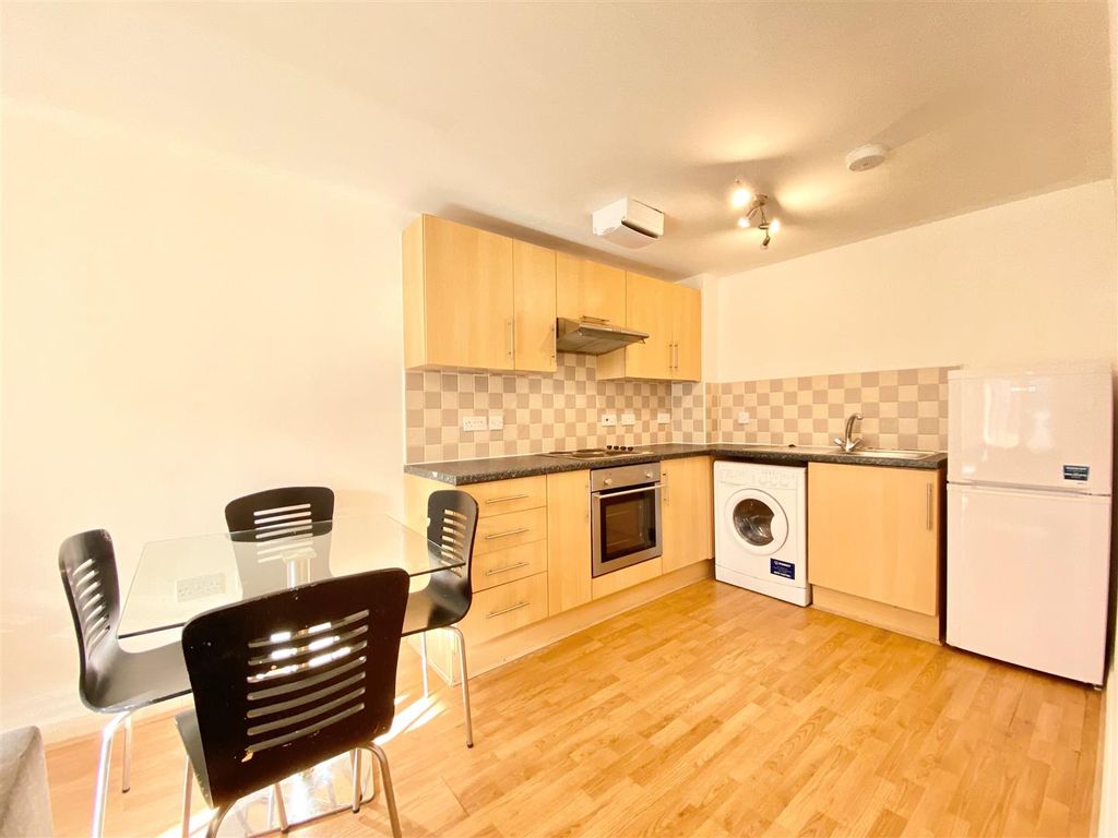 Property photo 2 of 8