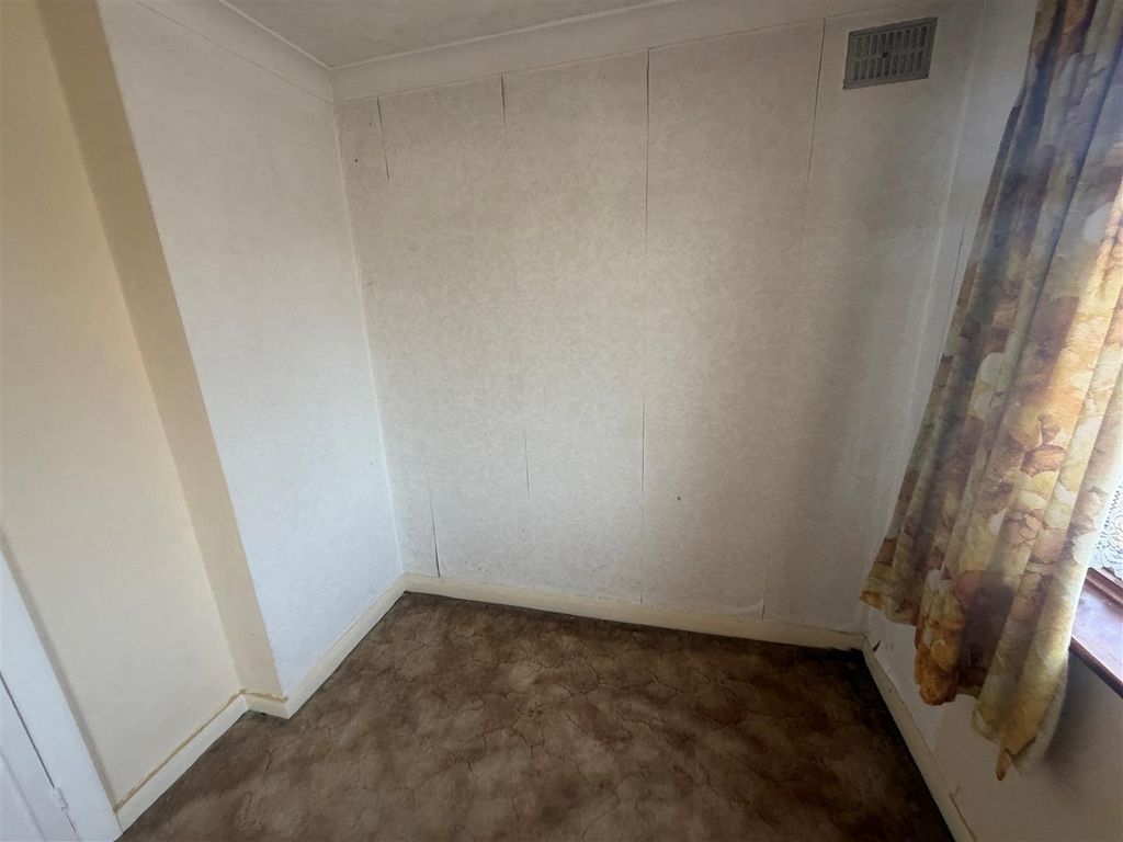 Property photo 2 of 8 Bed 2