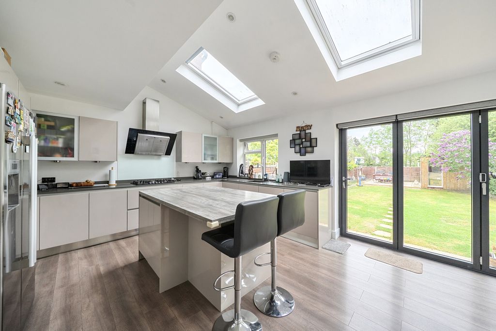 Property photo 3 of 16 1454652-16-69Fa05...