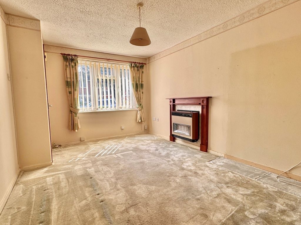Property photo 3 of 12 Living Room