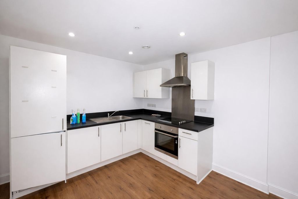 Property photo 2 of 8 Kitchen