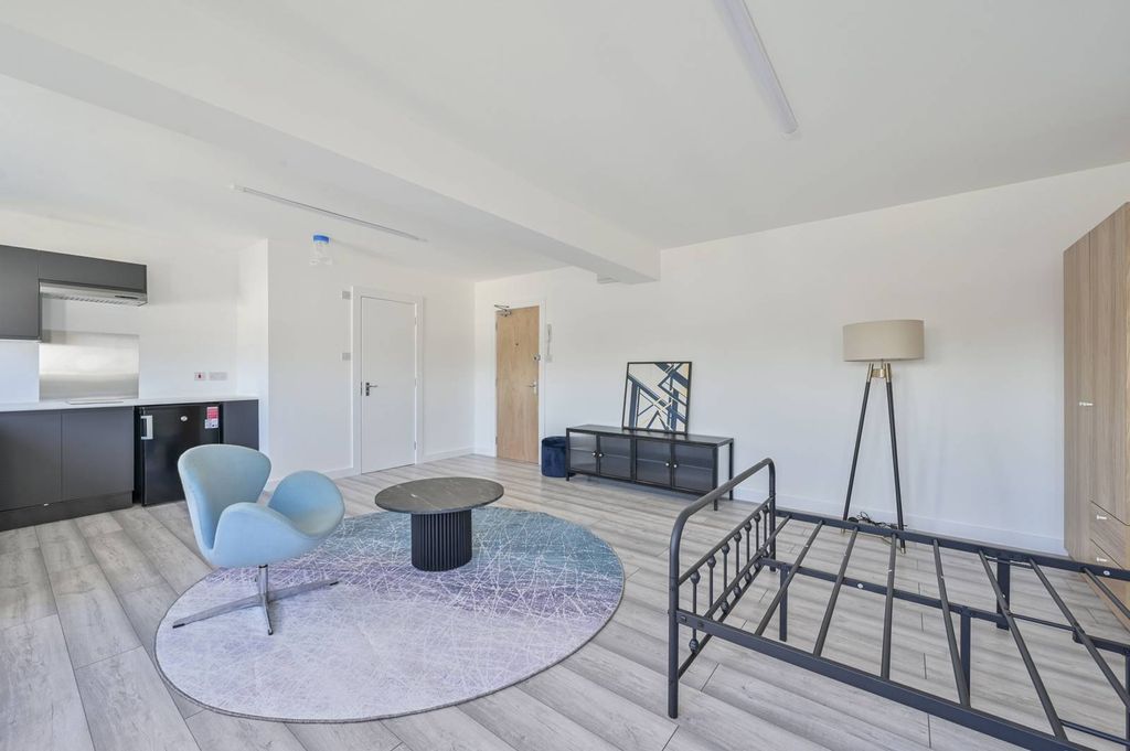 Property photo 3 of 6