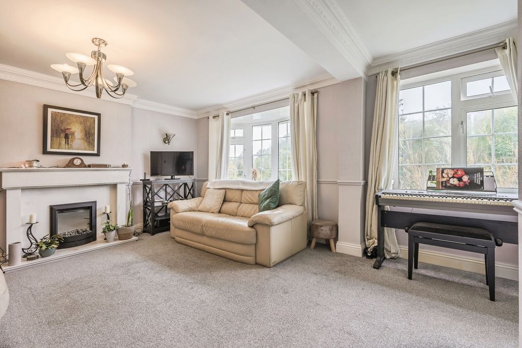 Property photo 3 of 19 Photo