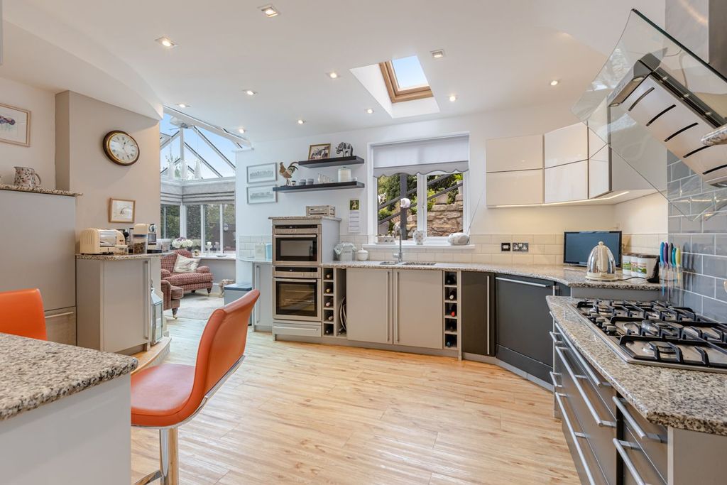 Property photo 2 of 21