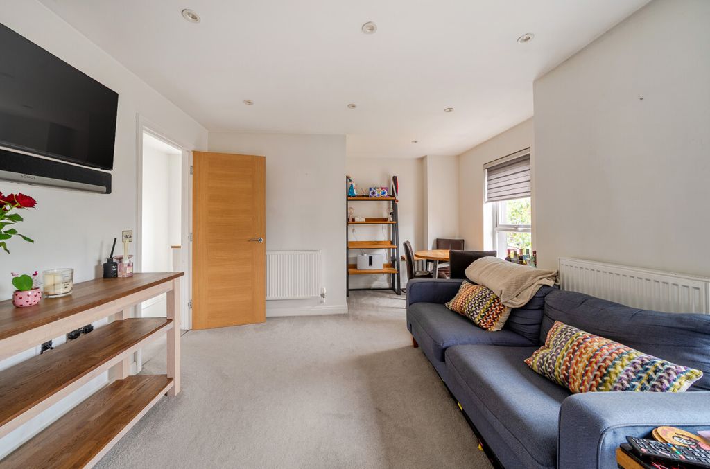 Property photo 2 of 12 1464582-19-6A0Dd4...