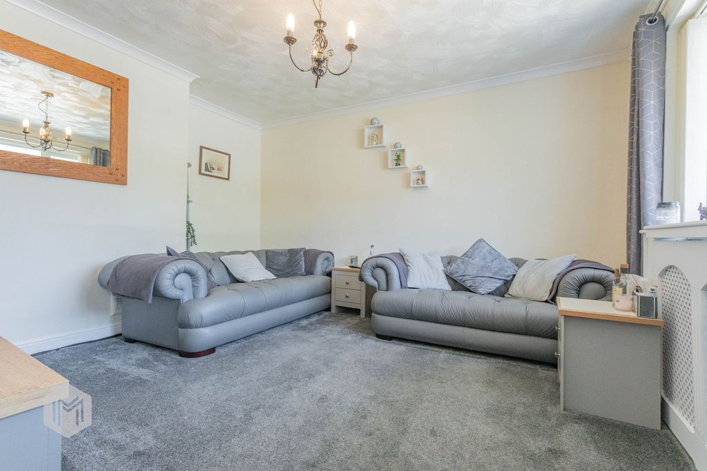 Property photo 2 of 32